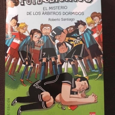 Los futbolisimos. El misterio de los árbitros dormidos.