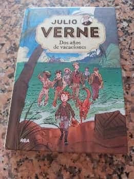 DOS años de vacaciones