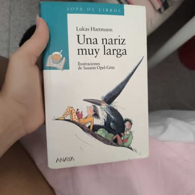 Una Nariz Muy Larga a Very Long Nose (Sopa De Libros  Soup of Books)