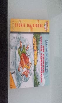 Un camper color formaggio