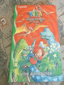 Kika Superbruja y los dinosaurios