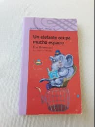 Un Elefante Ocupa Mucho Espacio