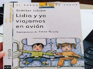 Lidia y yo viajamos en avion/ Lidia and I Travel on a Plane (Mi Hermana Lidia Y Yo/ My Sister Lidia and I)
