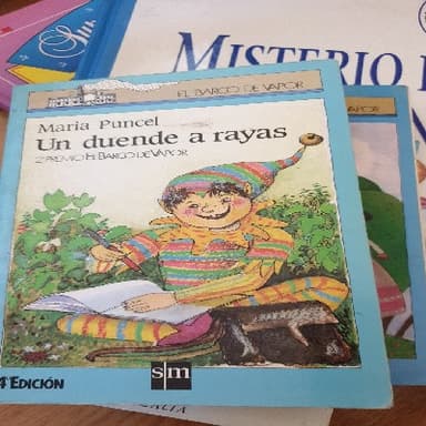 Un duende a rayas/ An elf kent within bounds