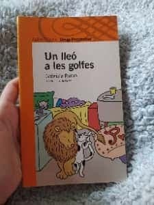 un lleó a les golfes