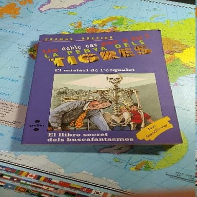 El misteri de lesquelet/ El llibre secret dels buscafantasmes