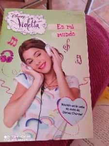 Pack Violetta libro 1:En mi mundo y 2:Un corazón dividido VINTED:leyreromeroo(MÁS BARATO)
