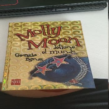 Molly Moon Detiene El Mundo