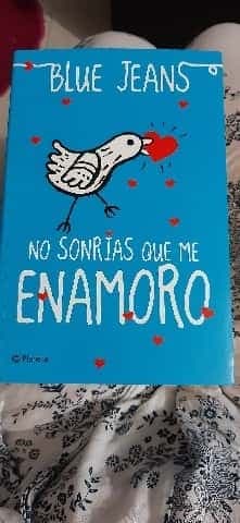 No sonrías que me enamoro