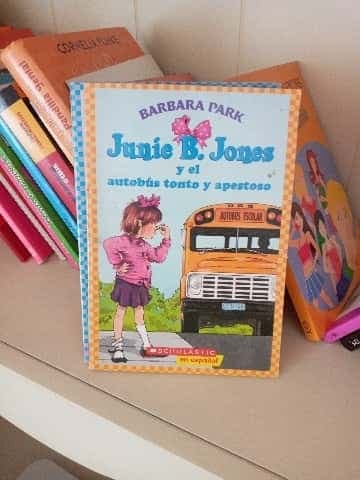 Junie B. Jones y el autobus tonto y apestoso