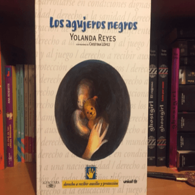 Los Agujeros Negros (Coleccion Derechos del Nino/Childrens Rights Collection)