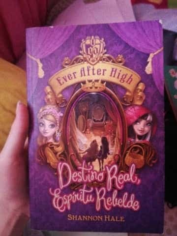 Ever After High: Destino real, espiritu rebelde