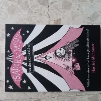 Isadora Moon va de excursión