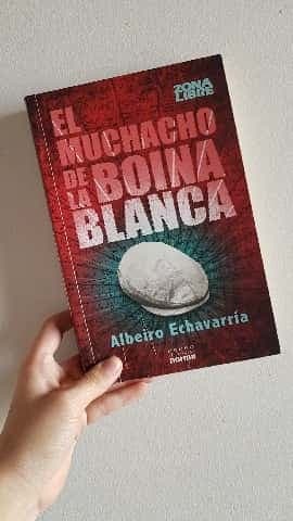 El muchacho de la boina blanca