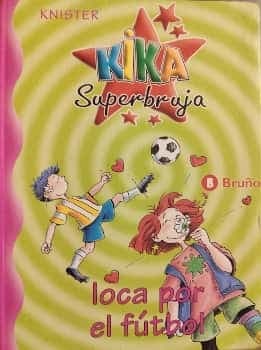 Kika Superbruja loca por el fútbol