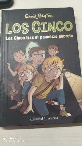 Los Cinco tras el pasadizo secreto