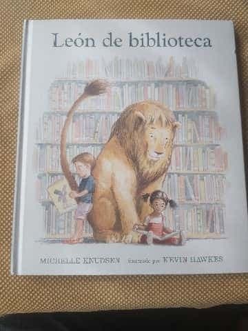 León de biblioteca