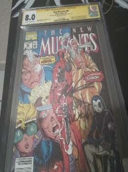 Variante New Mutants 98 primer aparición de Deadpool  es una variante que contiene el Mark Jewelers insert  esta se vendía cerca de las bases militares en U.S.A. está firmado por Rob Liefield y Fabian Nicieza 