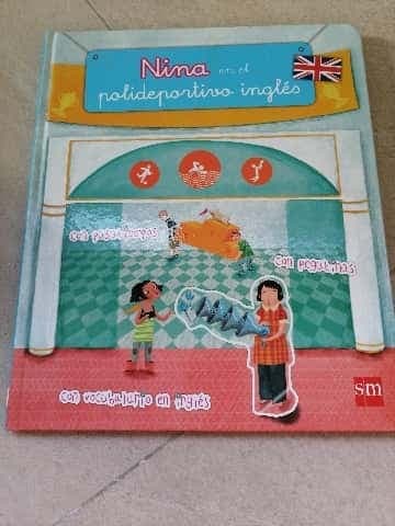 Nina en el, polideportivo inglés 