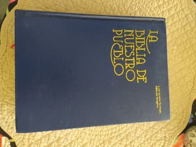 La biblia de nuestro pueblo / The bible of our people