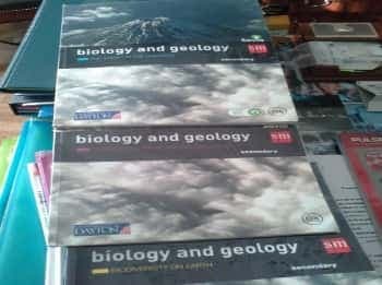 Biology and geology. 3 libros independientes por trimestre