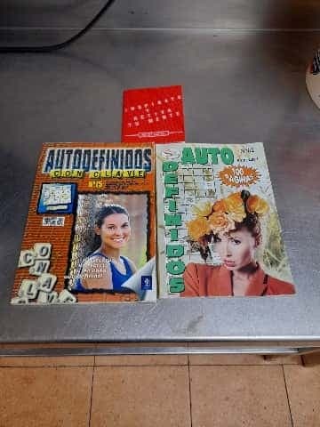 lote 2 autodefinidos, 4 euros.