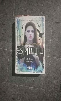 Espiritu tercera parte de la triologia de sara midnight