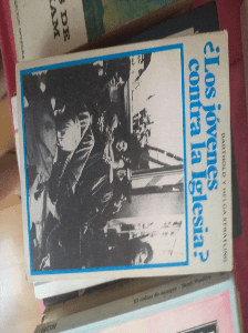 ¿LOS JÓVENES CONTRA LA IGLESIA? BARTHOLD Y HELGA STRÄTLING. EDICIONES PAULINAS 1972.