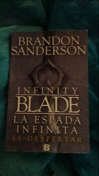 DESPERTAR (INFINITY BLADE [LA ESPADA INFINITA] 1)