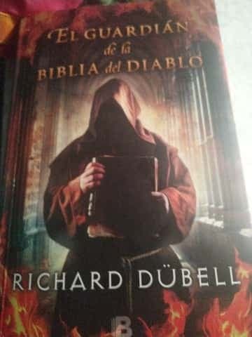 el guardián de la biblia del diablo