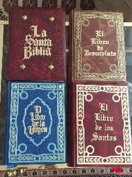 La Sagrada Biblia El Libro de la Virgen El Libro de Jesucristo y El Libro de los Santos