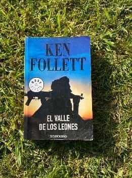 El Valle De Los Leones / Lie Down With Lions
