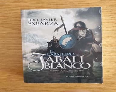 EL CABALLERO DEL JABALÍ BLANCO