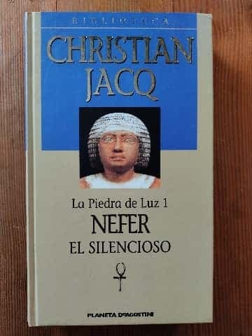 Nefer el silencioso (La piedra de luz 1)