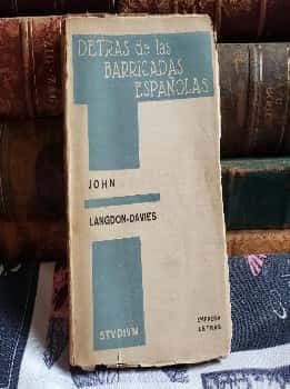 Detrás De Las Barricadas Españolas