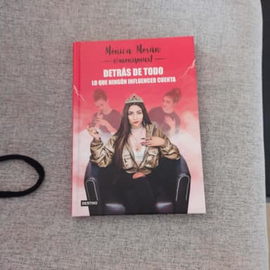 Detrás de todo