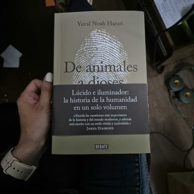 De animales a dioses : breve historia de la humanidad. - 1. ed.