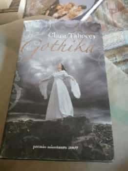 Gothika.