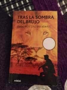Tras la sombra de un brujo. 