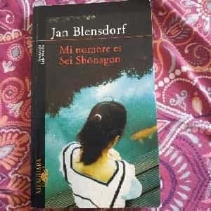Mi nombre es Sei Shonagon (My name is Sei Shonagon)