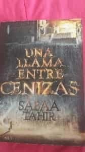 Una llama entre cenizas