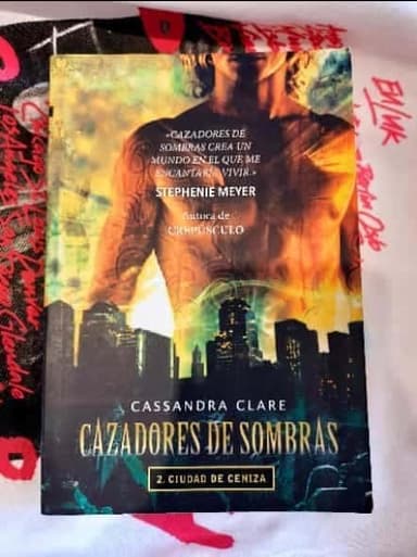 Cazadores de sombras Ciudad de ceniza libro 2