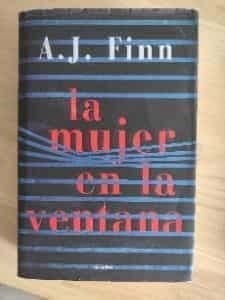 La mujer en la ventana