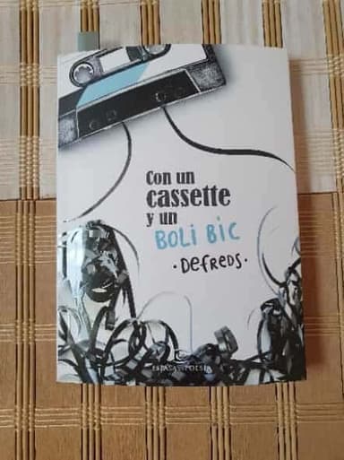 Con un cassette y un BOLI BIC