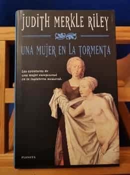 Una mujer en la tormenta