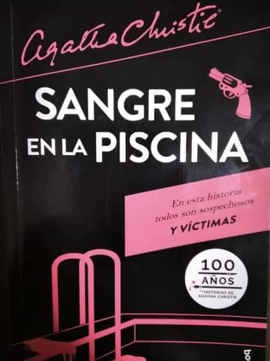 Sangre en la piscina