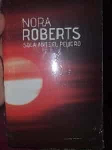 sola ante el peligro