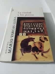 CIUDAD Y LOS PERROS