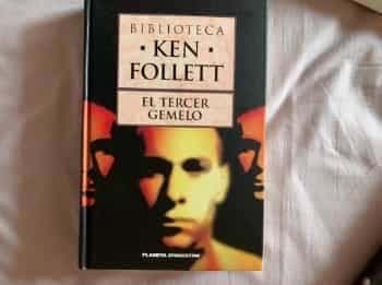 El tercer gemelo