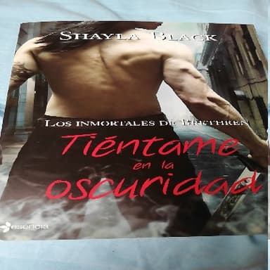 Tiéntame en la oscuridad